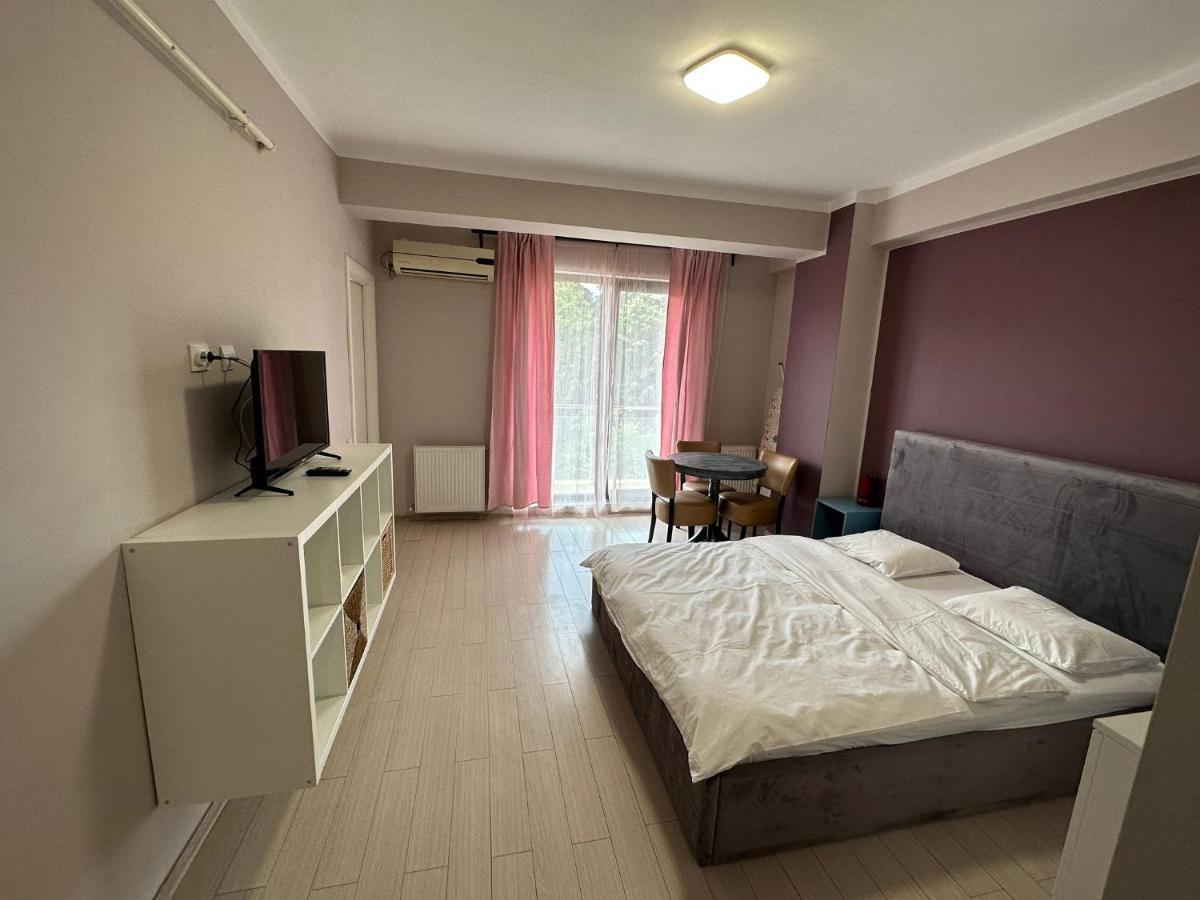 Central Studio Vitan Mall Bukarest Exteriör bild