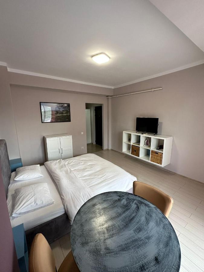 Central Studio Vitan Mall Bukarest Exteriör bild