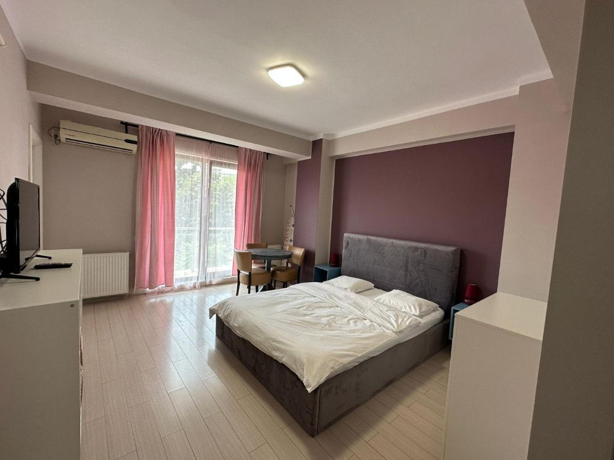 Central Studio Vitan Mall Bukarest Exteriör bild